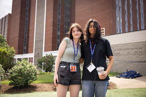 Two Duquesne students at Move-In Day 2023.