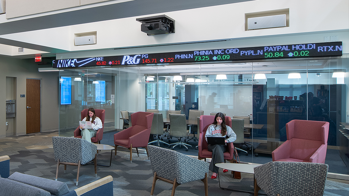 Students studying in the Investment Strategy Institute.