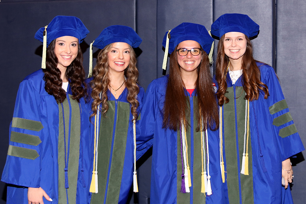 graduating pharmacy students in a group photo