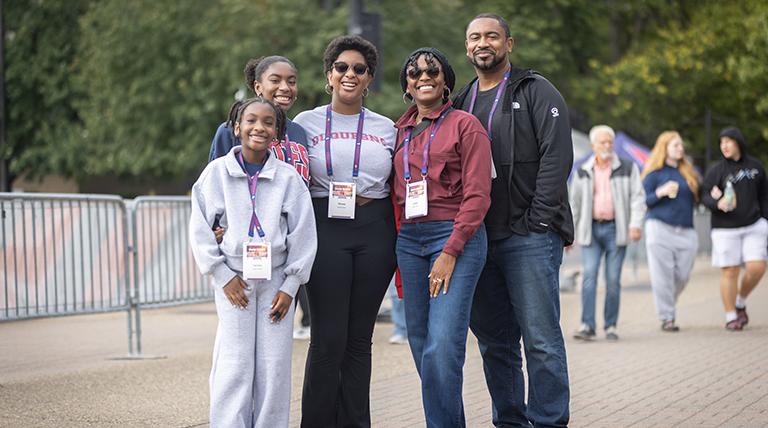 Student, parents and siblings at Homecoming & Family Weekend