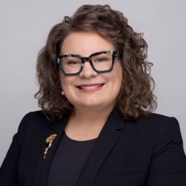 Elizabeth Tuttle, L'16