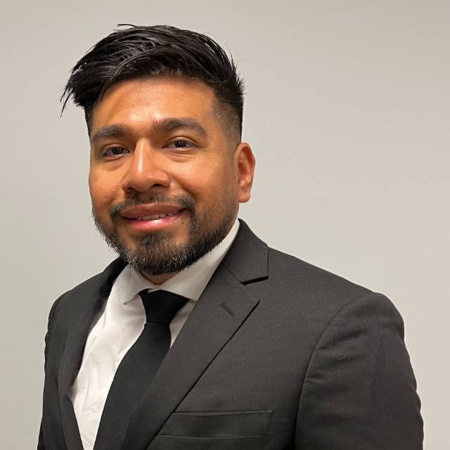 Manny Bravo headshot