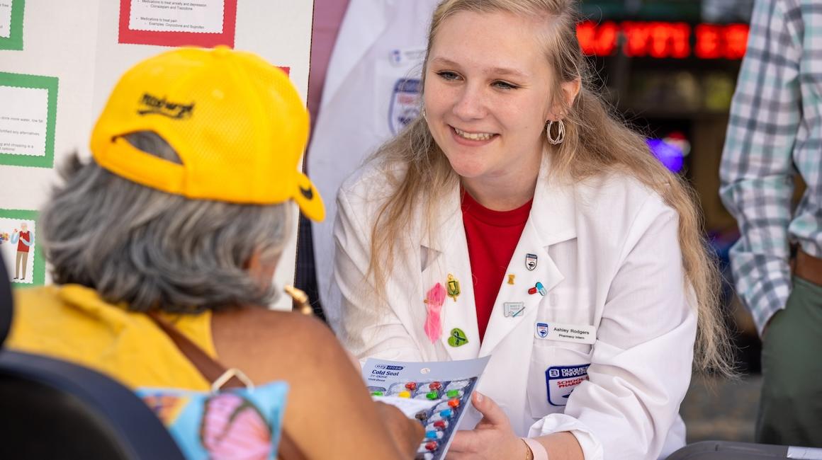 Pharmacy student talking with patient